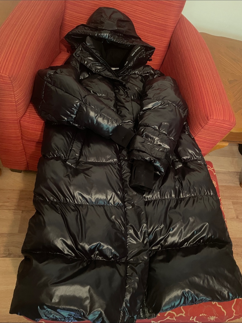 MICHAEL Michael Kors Glossy Black ladies Puffer Coat with Hood - Picture 16 of 17